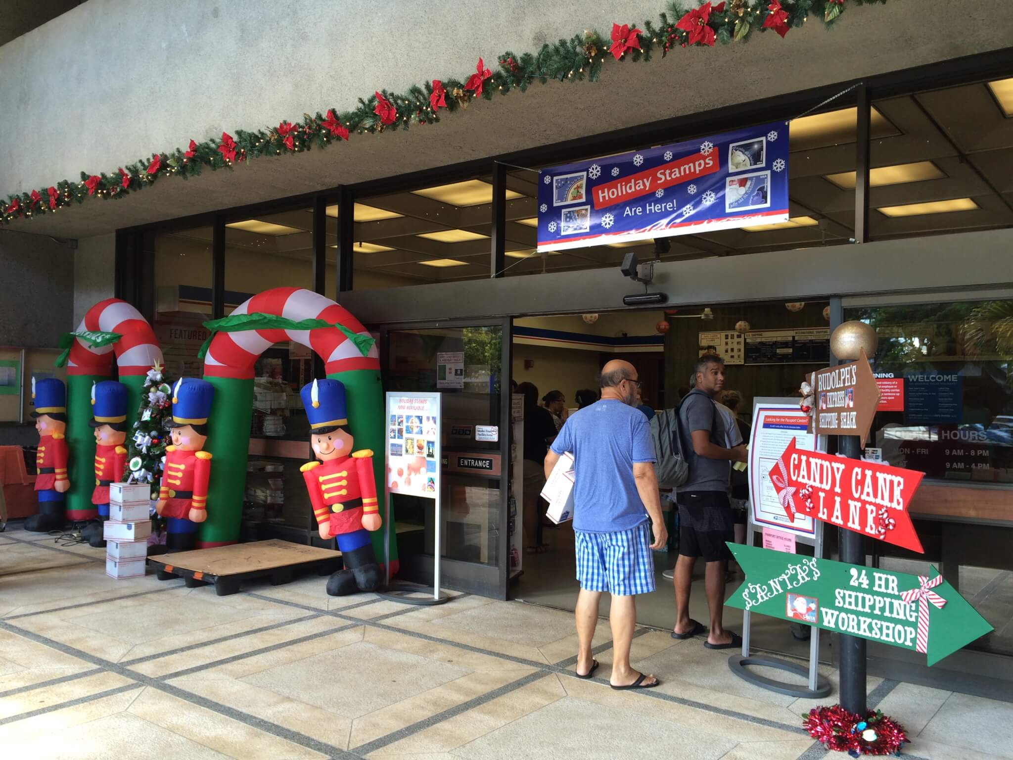 ハワイのクリスマス時期なら郵便局のクリスマスディスプレイを見に行